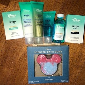 Disney Resort Shower Products! WITH BATH BOMB!!